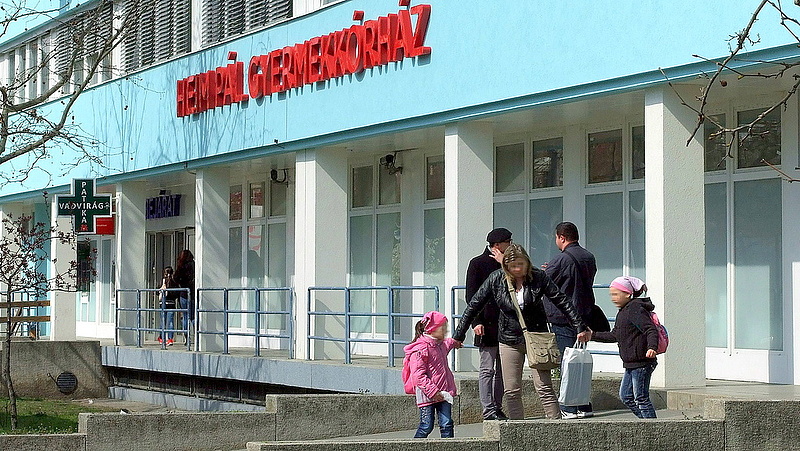 Újszülöttet találtak a Heim Pál kórház babamentő inkubátorában