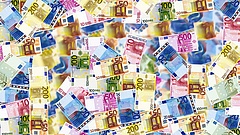 Ismét 321 forint felett jegyzik az eurót