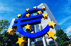 Felrobbanhat az euró, megkezdődött a menekülés