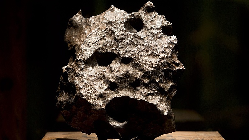 Londonban kiállítják a magyar nő által megtalált 4,5 milliárd éves meteoritdarabot