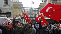 Csúnya pofonba szaladhatnak bele a törökök