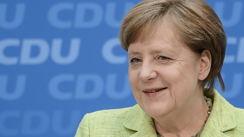 Merkel elbeszélgetett a jogállamiságról a lengyel államfővel