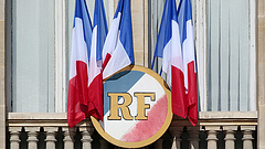 A gazdagoknak is adókedvezményt adna az új francia kormány
