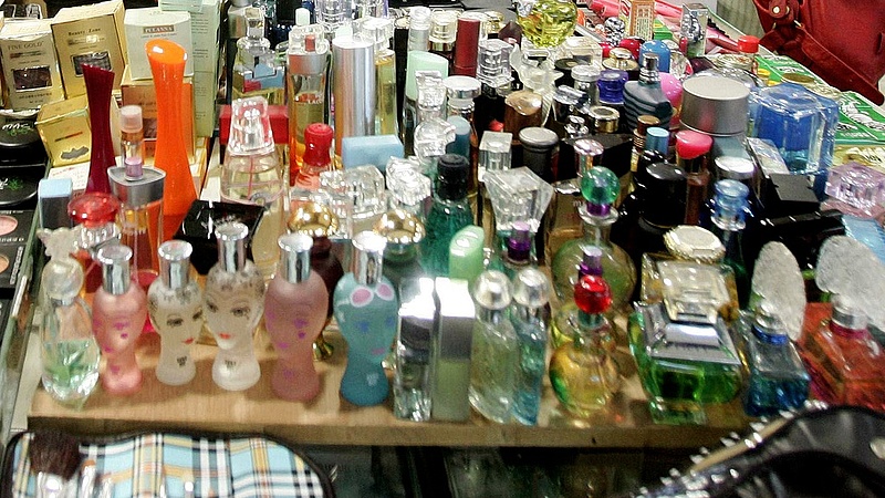 A csehek és a magyarok nyerik a régiós parfümháborút