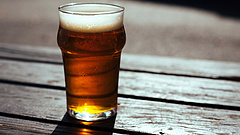 Bezártak a kocsmák, egyre kevesebb sört isznak a magyarok