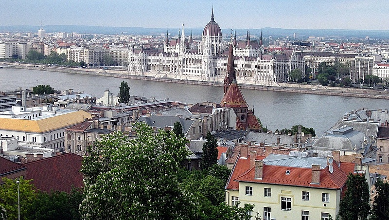 Éles bírálatot kapott a magyar kormány az ENSZ-től és a német kormánytól