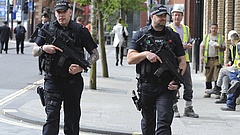 Manchesteri robbantás: a legmagasabb szintre emelték a brit terrorkészültséget