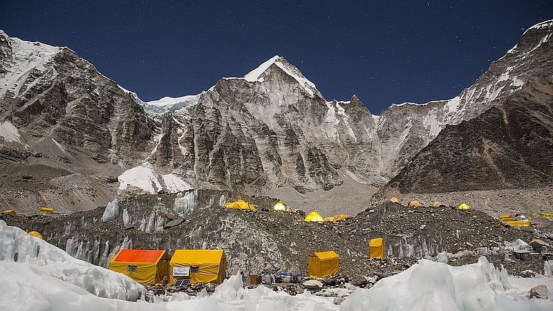 Koronavírus: Kína leállíttatta a Mount Everestre induló expedíciókat