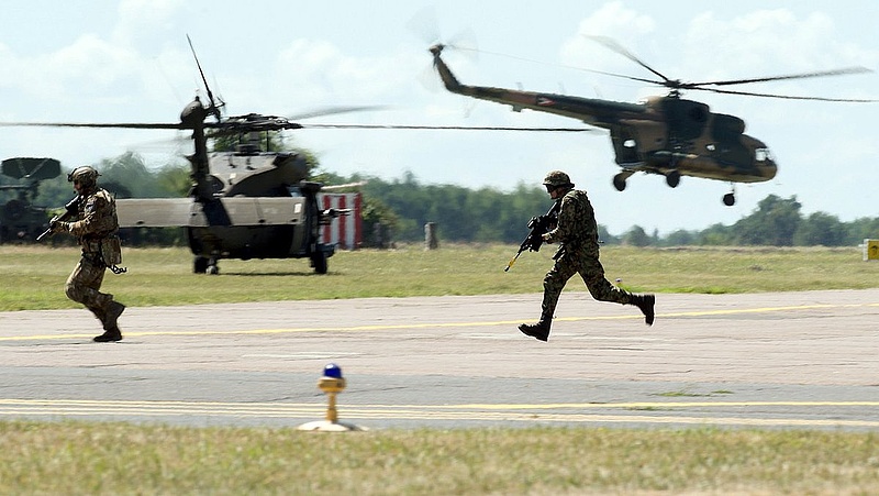 Harci helikoptereket rendelnek a románok az USA-tól