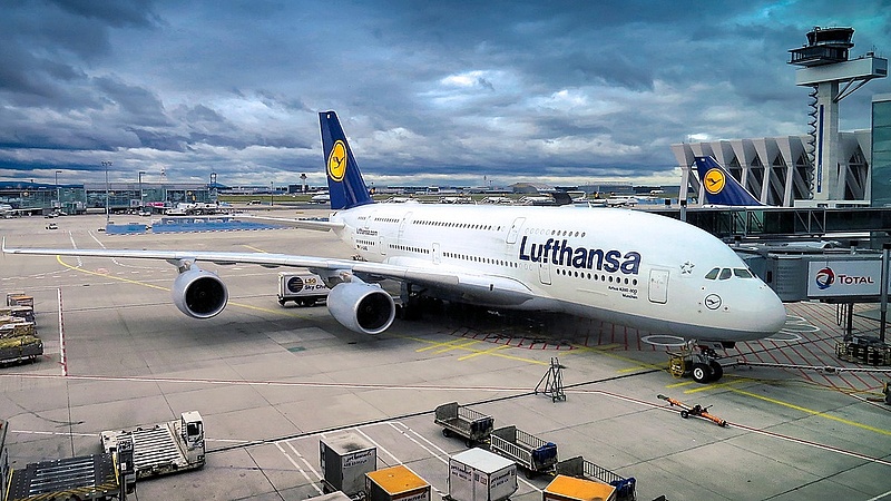Hatalmas létszámleépítésre készül a Lufthansa