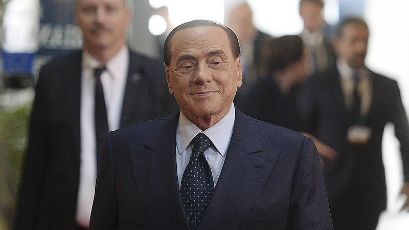 Ismét perbe fogták Berlusconit a szexpartik ügyében