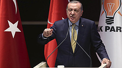 Erdogan megfenyegette a kurdokat: "Egyik éjszaka egyszer csak beállíthatunk"