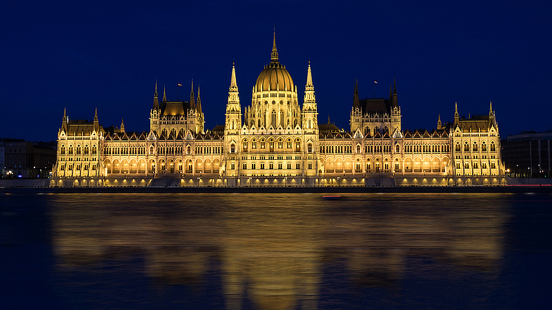 Jelentett a Moody's - ez vár Magyarországra