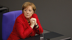 Erősen rázkódik a talaj Merkel lába alatt