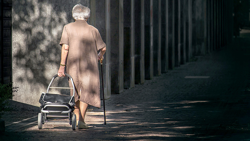 "Bebetonozza a kormány a nyugdíjasok szegénységét"