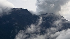 Ötven éve alvó vulkán tört ki - nem szálltak fel a repülők Balin