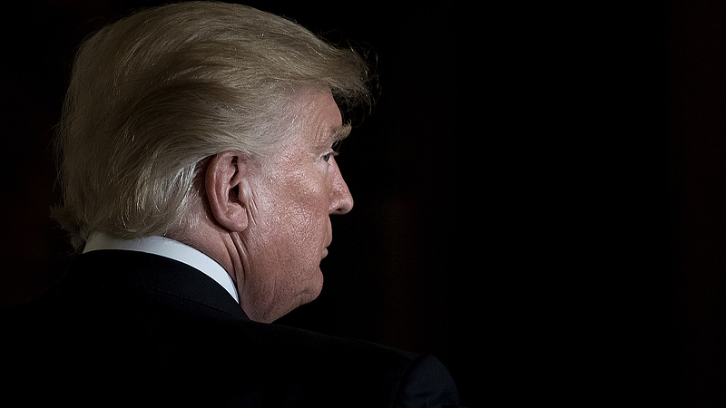 Trump lecsapta a sisakrostélyt - háborút indíthat