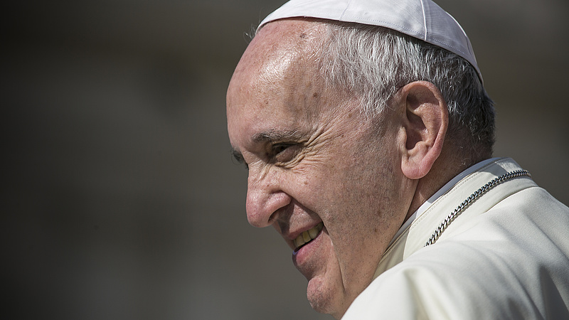 Ferenc pápa is megszólalt a fake newsról
