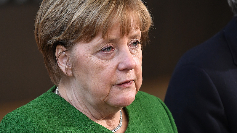 Ennek biztosan nem örül Merkel
