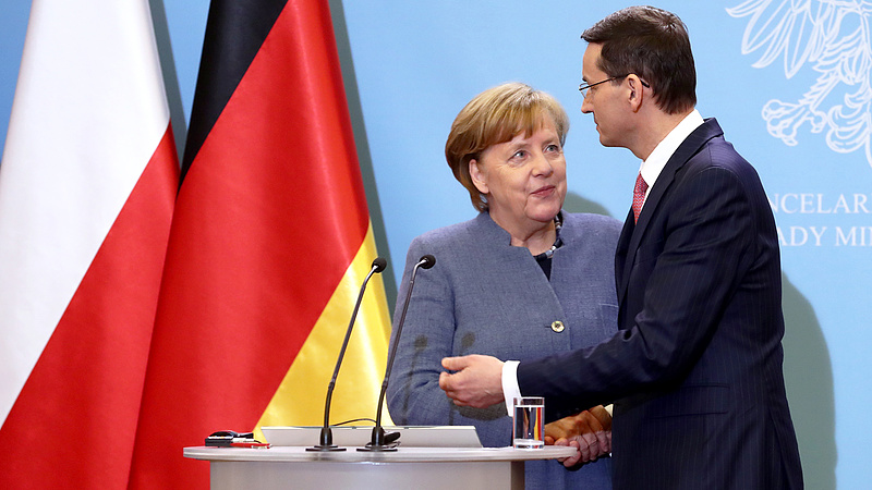 Kesztyűt dobtak Merkel arcába a lengyelek