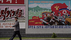 Láncfűrésszel formálja az emberek lelkét Észak-Korea vezére
