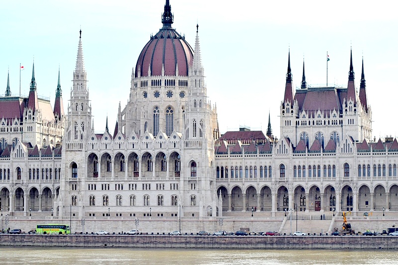 Egymilliárd forint megy el Orbán Viktor új hivatalára