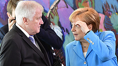 Összekapott Merkel és Seehofer a menekültek miatt - közel a szakítás?