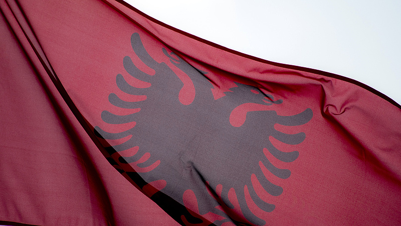 Albánia feloldja ügynökaktái titkosítottáságát