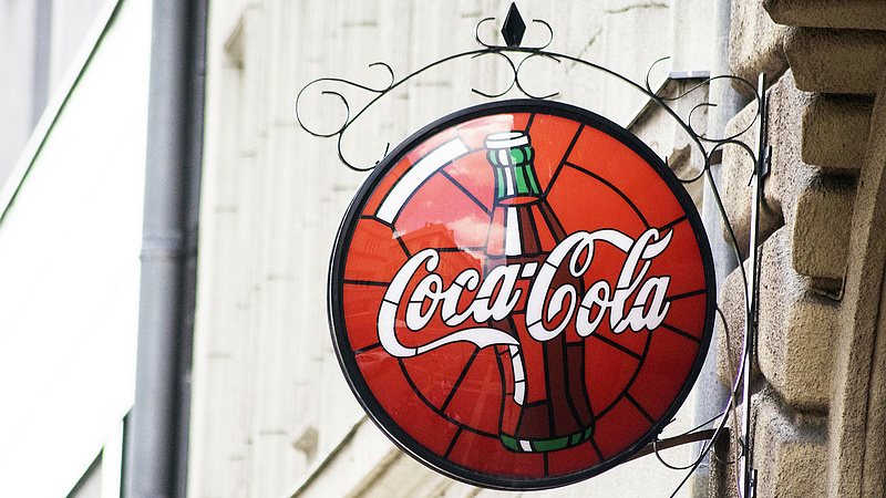 Már a Coca-Cola szerint is tarthatatlan a drágulás