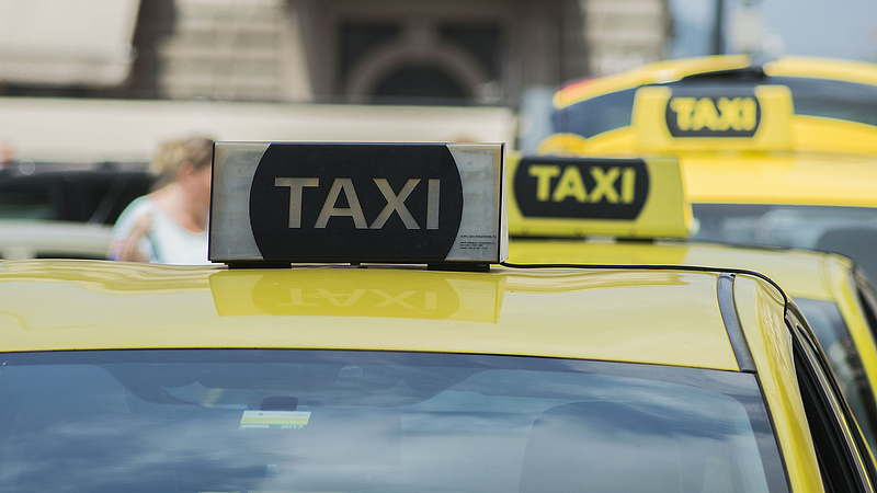 A rendszerváltást idéző helyzetben a taxizás