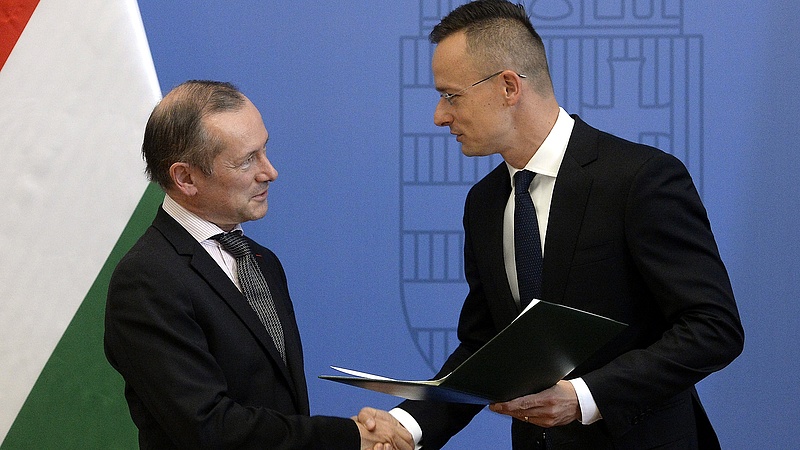 Kitüntette a magyar kormány a távozó francia nagykövetet