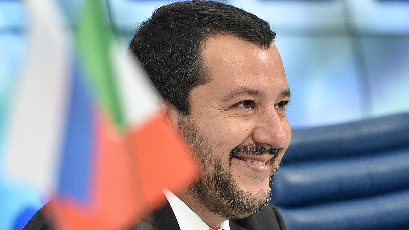 Salvini: véget ért a gyöngyélet