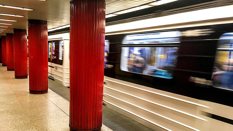 Délutántól újra jár a 3-as metró a Deák Ferenc tér és Kőbánya-Kispest között