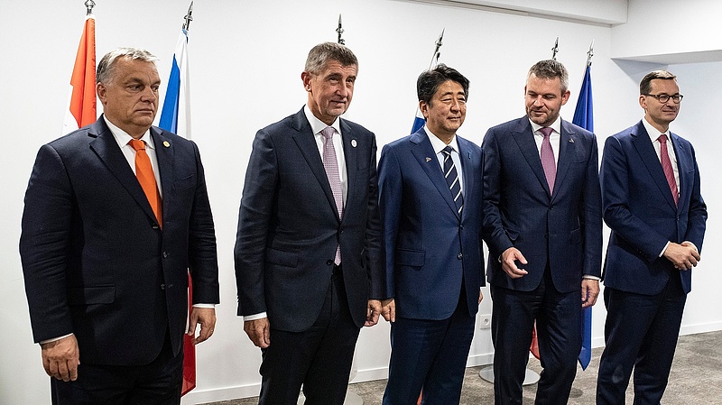 Kínos vége lett a V4-Japán csúcstalálkozónak Magyarország miatt?