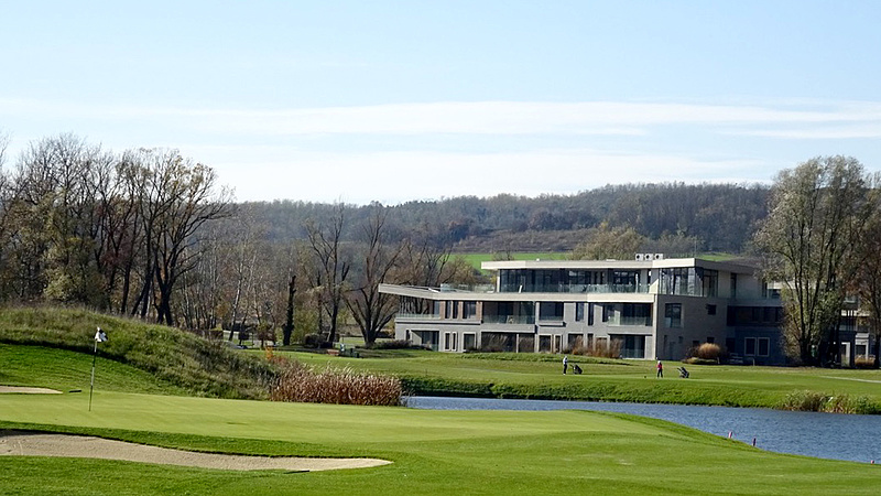 Gigantikus golfközpontot hoz létre Széles Gábor