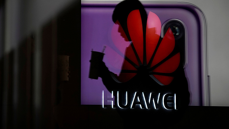 Vádat emeltek a Huawei ellen