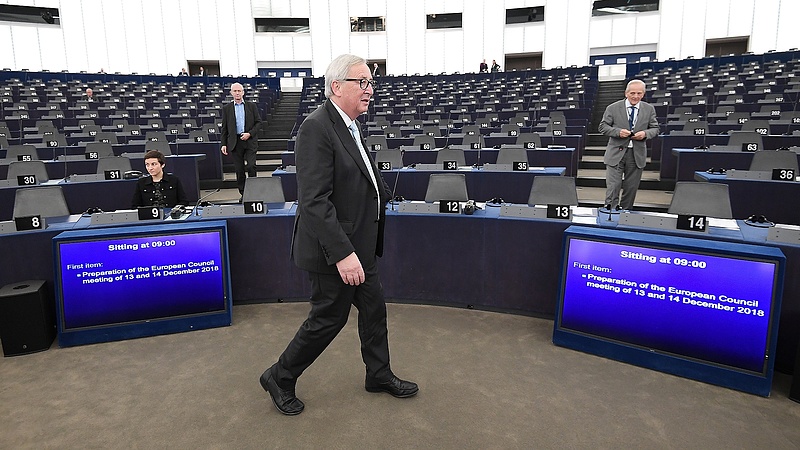 Jean-Claude Juncker üzent a renitens államoknak