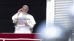 Ferenc pápa: Kevesek bőségben lakomáznak