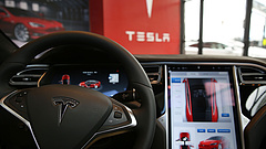 Nagy kirúgásokba kezd a Tesla