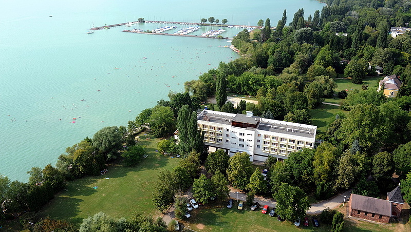 Gigantikus fejlesztésekbe kezd a magyar milliárdos a Balaton partján