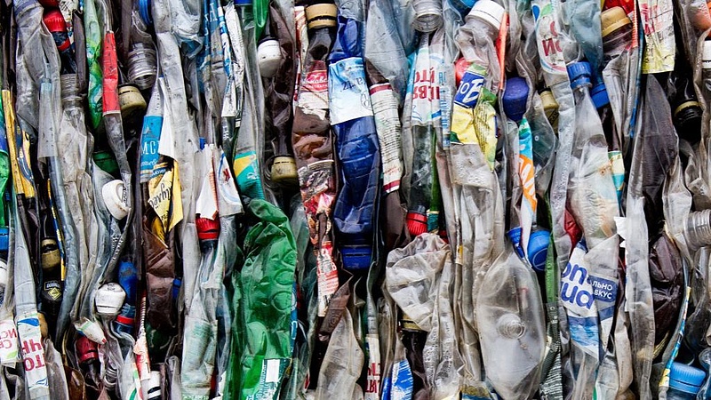 Az érintettek már bespájzoltak - évi 15 ezer tonnányi műanyagot kell kiváltani Magyarországon