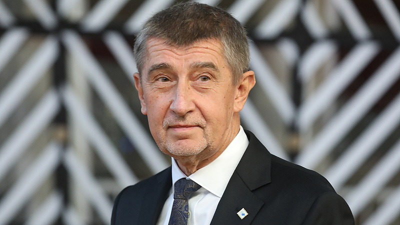 Nagy bajba került a cseh kormányfő