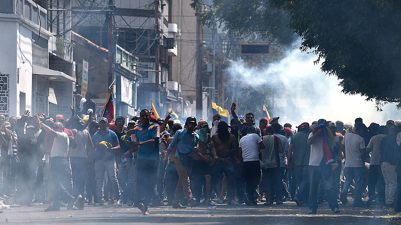 Venezuelai válság: a hadsereg útját állta a segélyszállítmányoknak