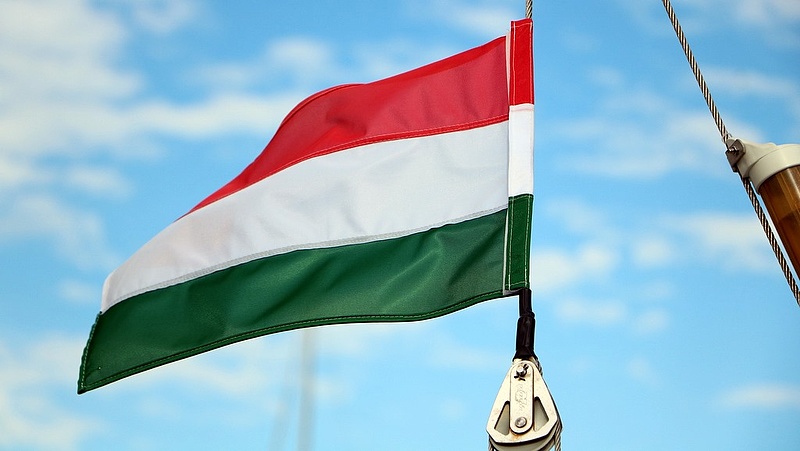 Két számjegyű fizetésemelés jön Magyarországon