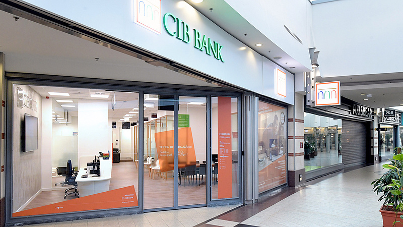 Bőkezűen támogatták a CIB Bank ügyfelei a menekülteket