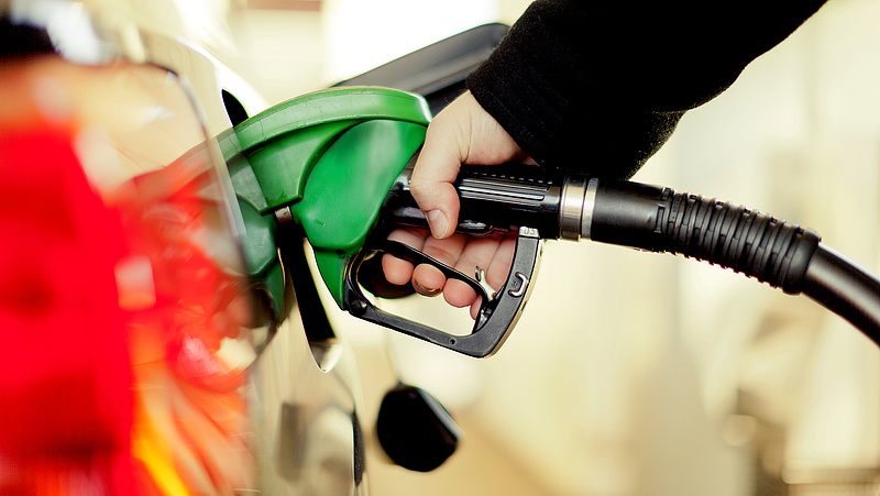 Tovább csökken a benzin ára szerdán