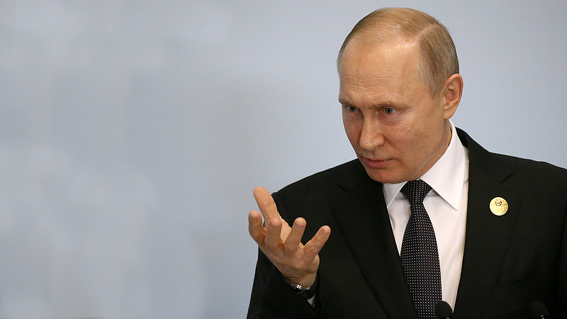 Putyin, ha lassan is, de elindult a lejtőn - magyarázkodik a Kreml