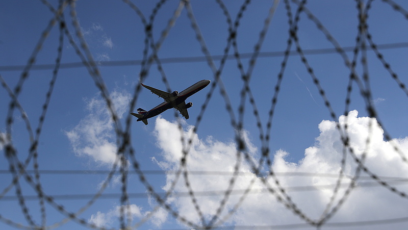 Koronavírus: délután landol a külügyminisztérium külön gépe a bajba jutott magyarokkal