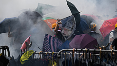 Tüntetők akadályozták meg az új kiadatási törvény tárgyalását Hongkongban