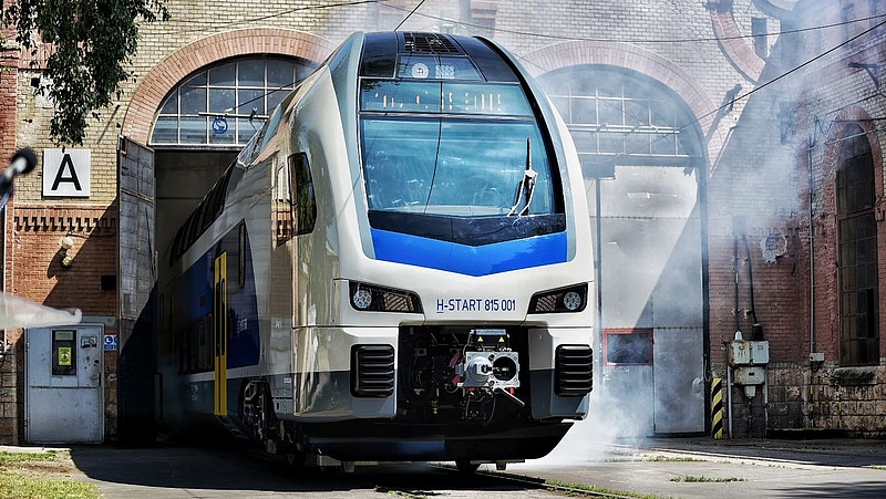 Emeletes vonattal is utazhat ezentúl a Balatonra